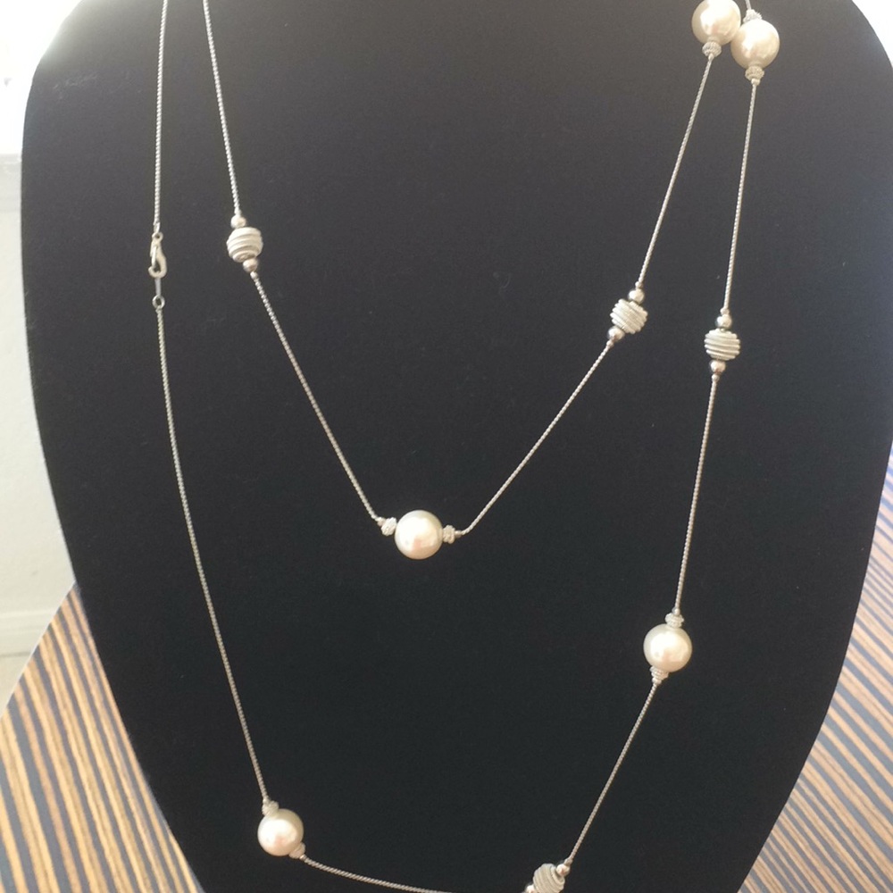 ❤️❤️BEAUTIFUL NECKLACE SILVER COLOR ANS PEARLS❤️❤️